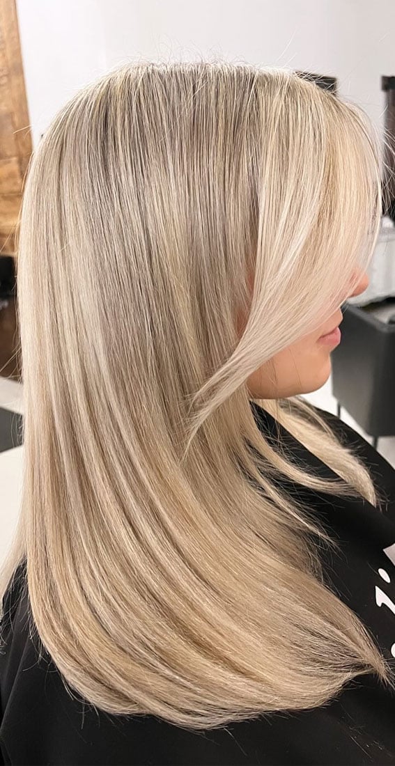 Collarbone Champagne Blonde With Subtle Highlights Collarbone Champagne Blonde With Subtle Highlights