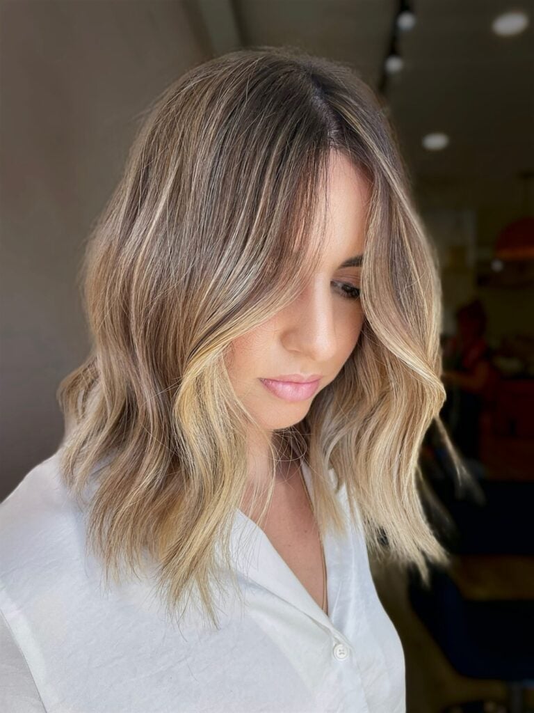 Collarbone Champagne Blonde With Face-Framing Layers, Curtain Bangs Collarbone Champagne Blonde With Face-Framing Layers, Curtain Bangs