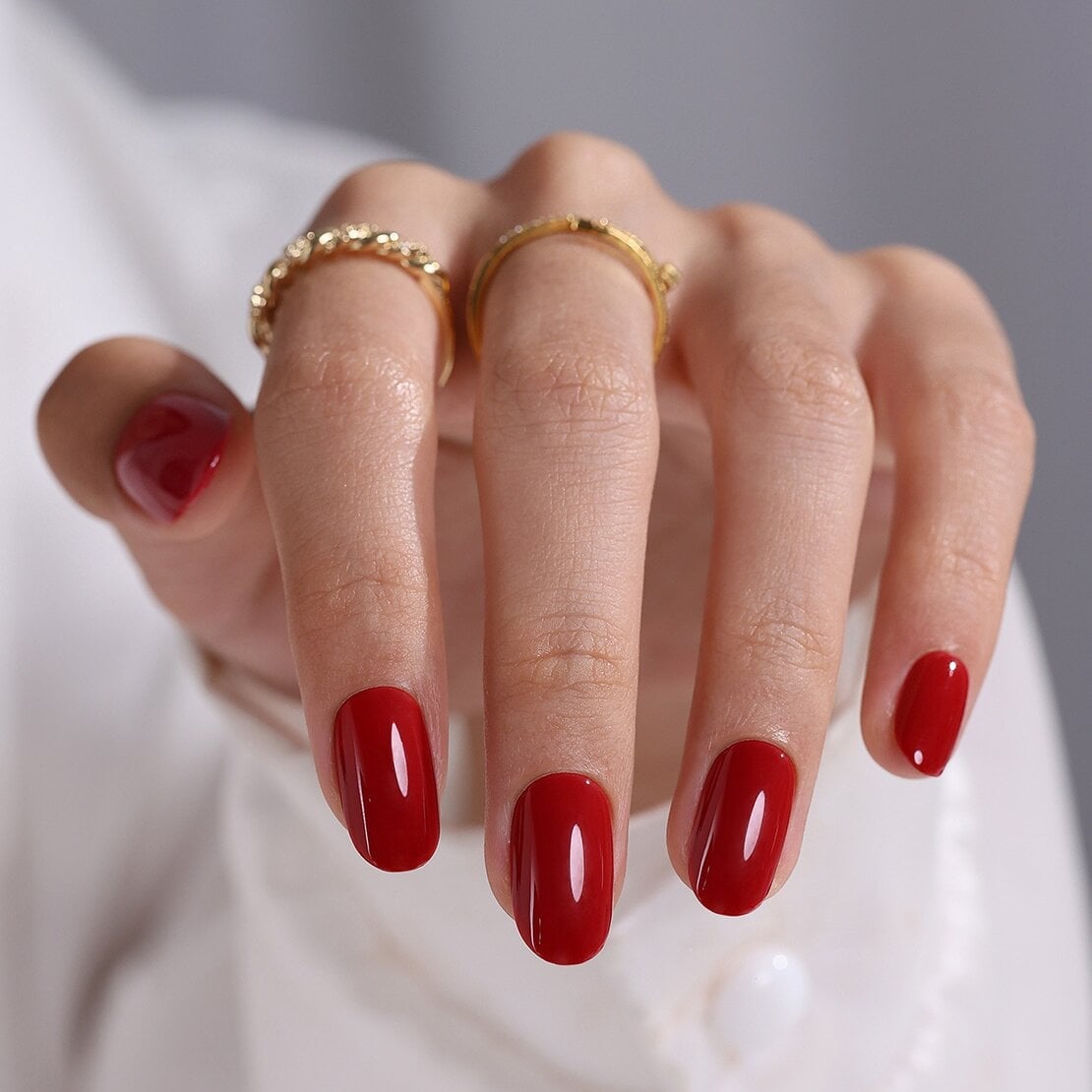 Medium Almond Nails With Champagne Glitter And Cat-Eye — Cherry Red Nails