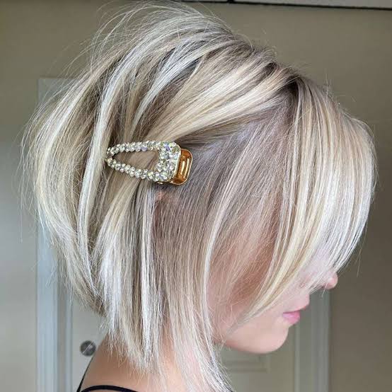 Ear Length Bob With Wispy Bangs And Platinum Highlights — Choppy Bob