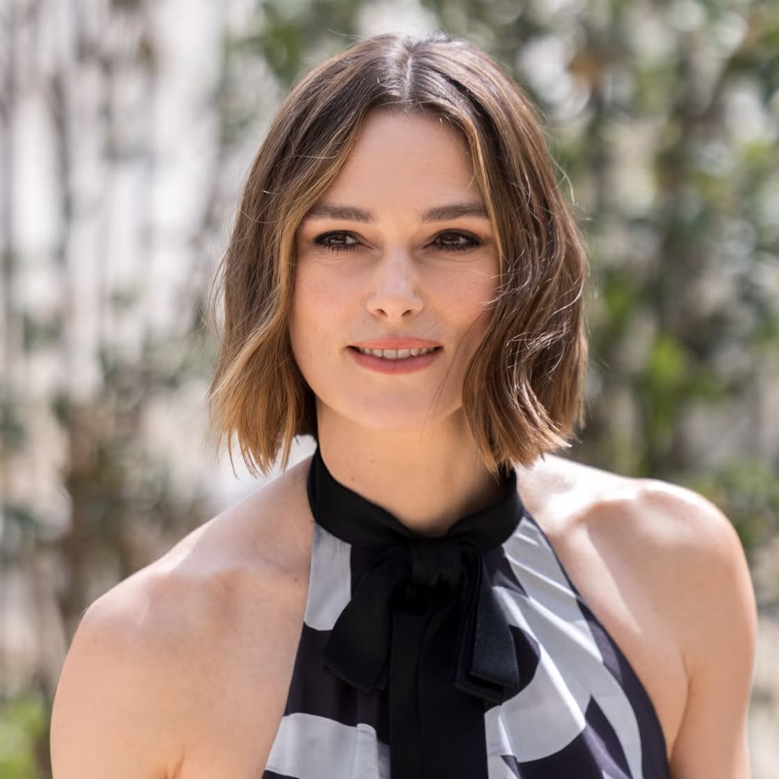 Collarbone Bob With Air Dried Wavy Texture, Creating A Lived-In Effect — Choppy Bob