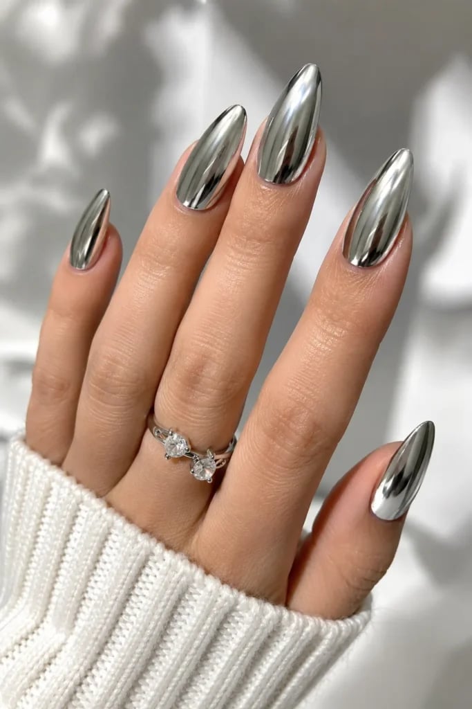 Mirror Silver Short Almond Nails Mirror Silver Short Almond Nails — Chrome Nails