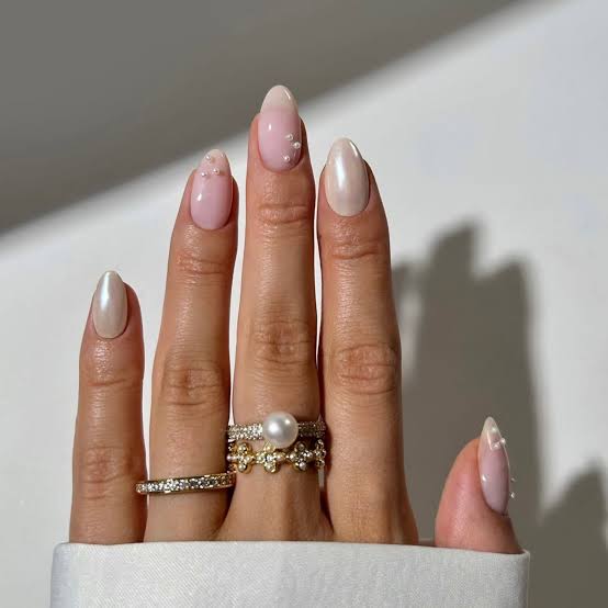 White Chrome Mirror Short Square Nails White Chrome Mirror Short Square Nails — Chrome Nails