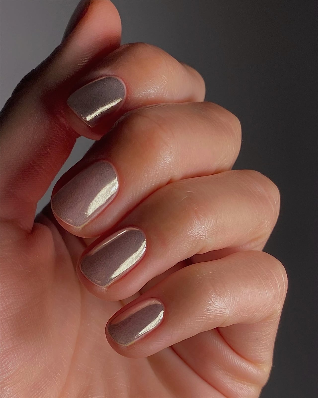 Taupe Iridescent Chrome Short Oval Nails Taupe Iridescent Chrome Short Oval Nails — Chrome Nails