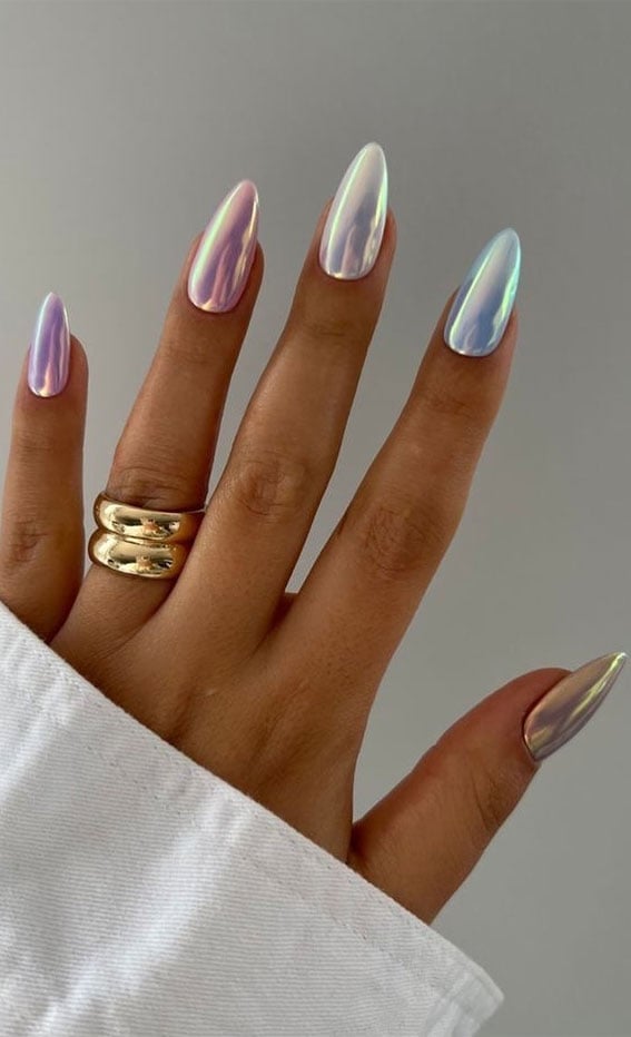 Iridescent Color-Shift Medium Almond Nails Iridescent Color-Shift Medium Almond Nails — Chrome Nails