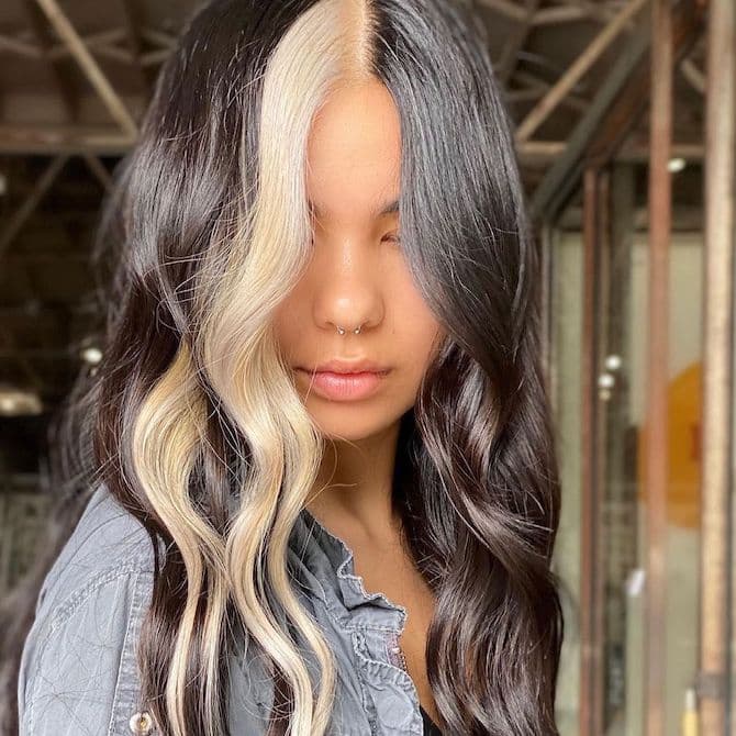 Mid-Back With Extreme Contrast Blonde Chunky Highlights Mid-Back With Extreme Contrast Blonde Chunky Highlights