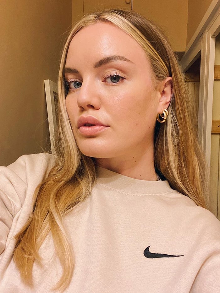 Collarbone Soft Waves With Bold Blonde Chunky Highlights Collarbone Soft Waves With Bold Blonde Chunky Highlights