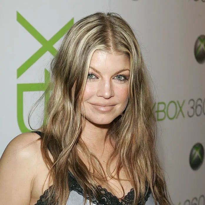 Shoulder Length With Side Swept Bangs And Blonde Highlights Shoulder Length With Side Swept Bangs And Blonde Highlights — Chunky Highlights
