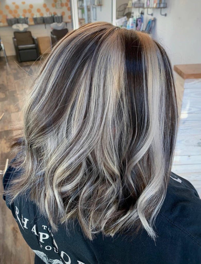 Collarbone Cut With Ash and Platinum Chunky Highlights Collarbone Cut With Ash and Platinum Chunky Highlights