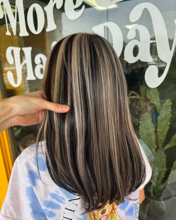 Chin Length Bob With Platinum Blonde Chunky Highlights Chin Length Bob With Platinum Blonde Chunky Highlights