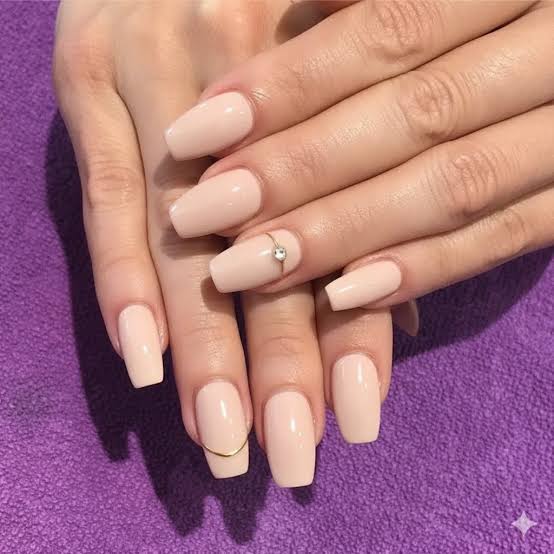 Pale Nude Gold Line Short Square Nails Pale Nude Gold Line Short Square Nails — Classy Nails