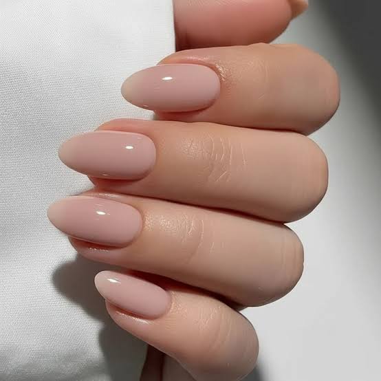 Short Almond Nails: The Shape That Still Looks Elegant | Mirellé Inspo