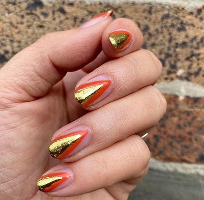 Geometric Gold Foil Short Almond Nails Geometric Gold Foil Short Almond Nails — Classy Short Nails