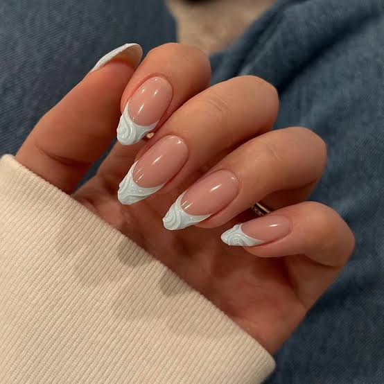 Medium Almond Nude Light Blue French Tip Nails, миндаль Medium Almond Nude Light Blue French Tip Nails, миндаль — College Nails
