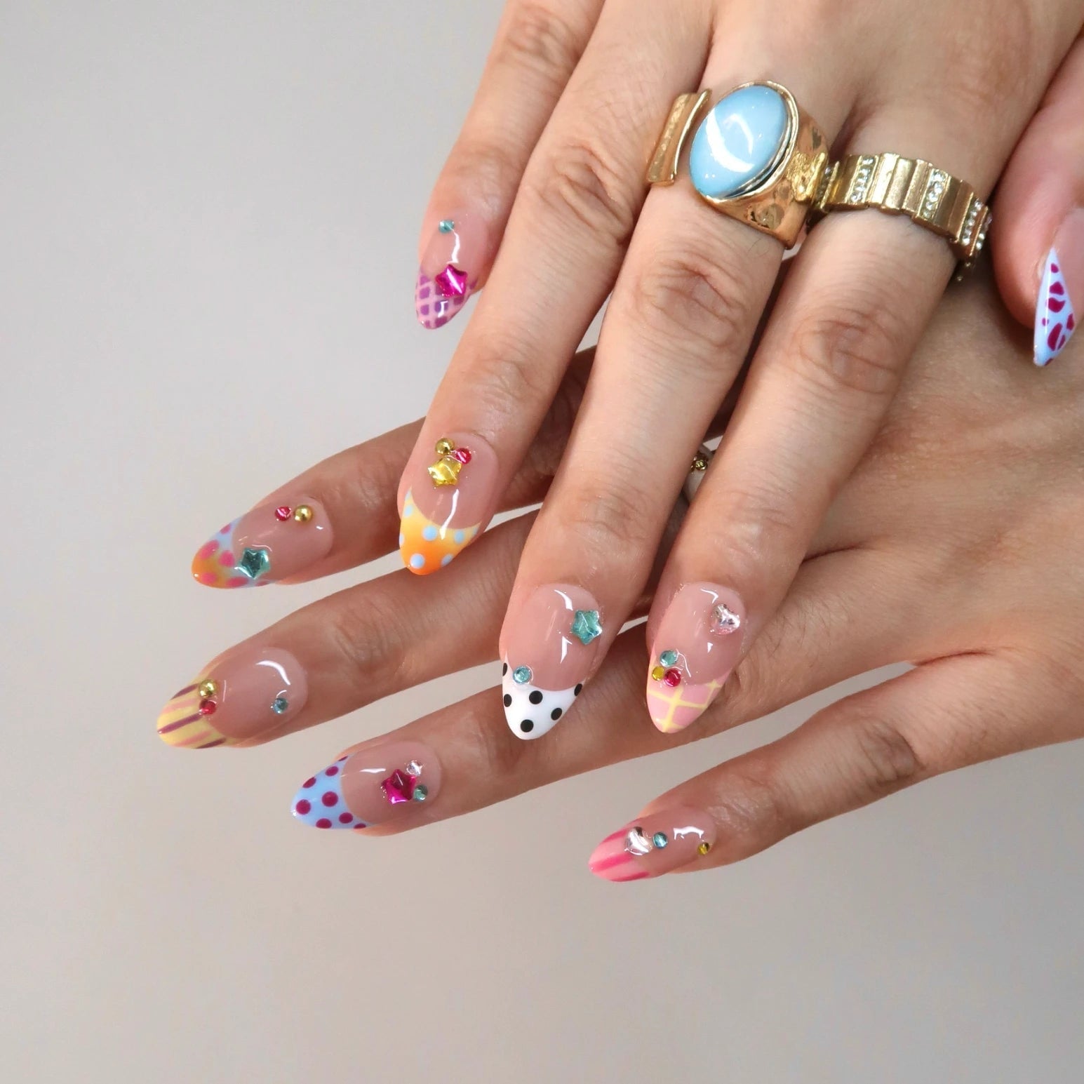 Both Hands Medium Almond Pastel Mix Art Nails Both Hands Medium Almond Pastel Mix Art Nails — College Nails