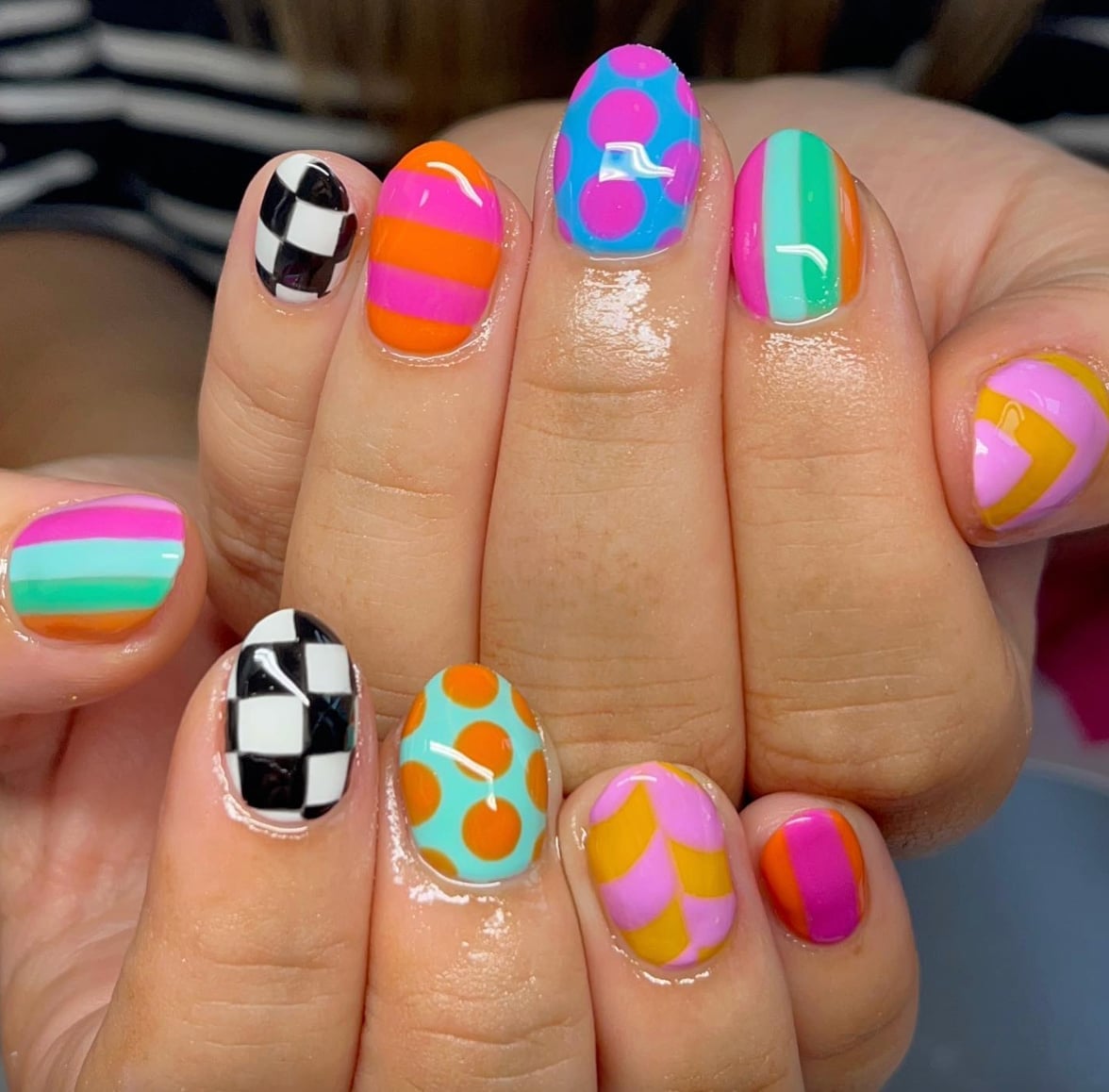 Short Oval Bold Geometric Patterns Short Oval Bold Geometric Patterns — Colorful Nails