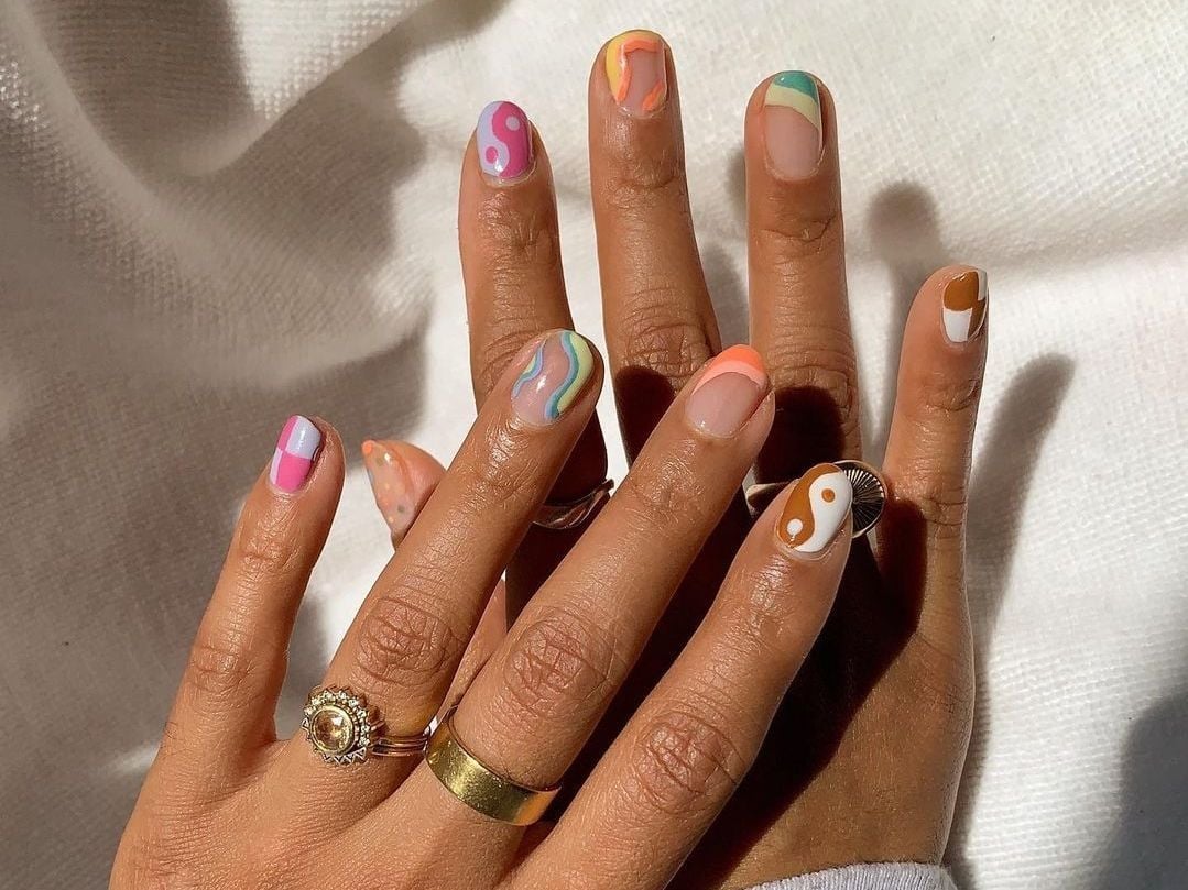 Short Almond Abstract Yin-Yang Designs Short Almond Abstract Yin-Yang Designs — Colorful Nails
