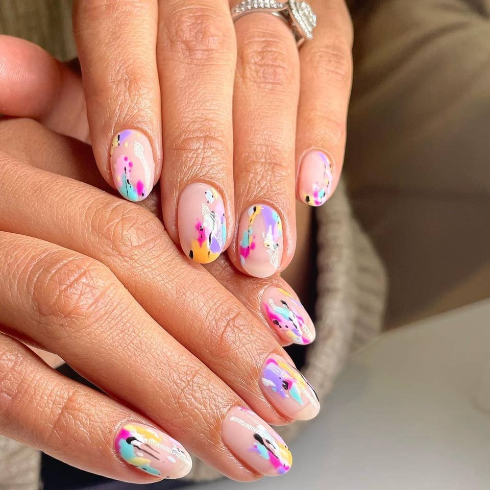 Short Oval Abstract Splatter Art Short Oval Abstract Splatter Art — Colorful Nails