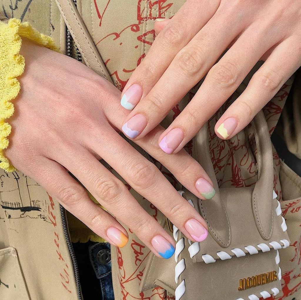 Short Almond Pastel Curved Lines Short Almond Pastel Curved Lines — Colorful Nails