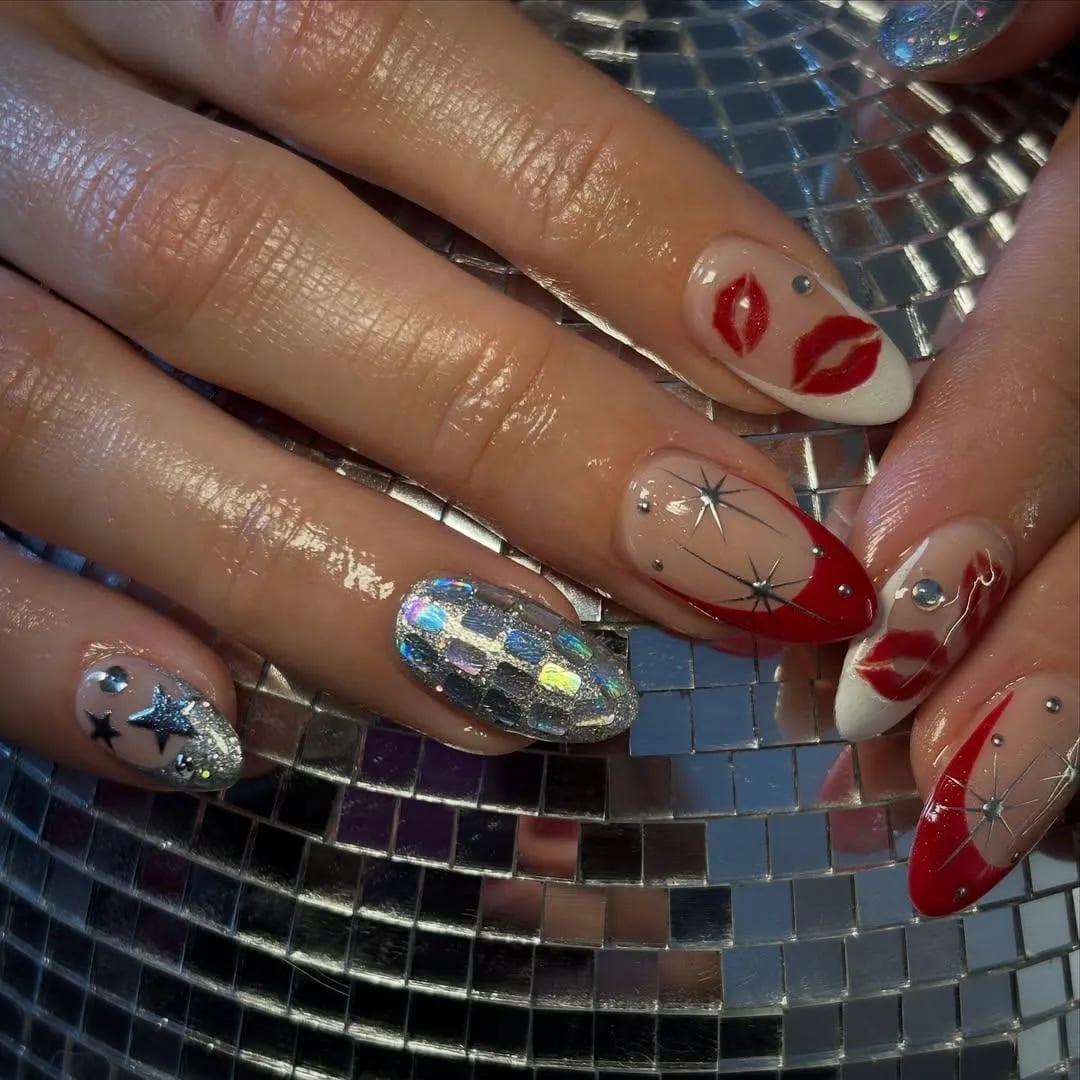 Red French Starburst Lips Medium Almond Nails Red French Starburst Lips Medium Almond Nails — Concert Nails