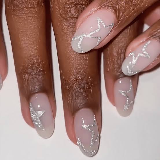 Silver Glitter Lines Sheer Nude Medium Oval Nails Silver Glitter Lines Sheer Nude Medium Oval Nails — Concert Nails