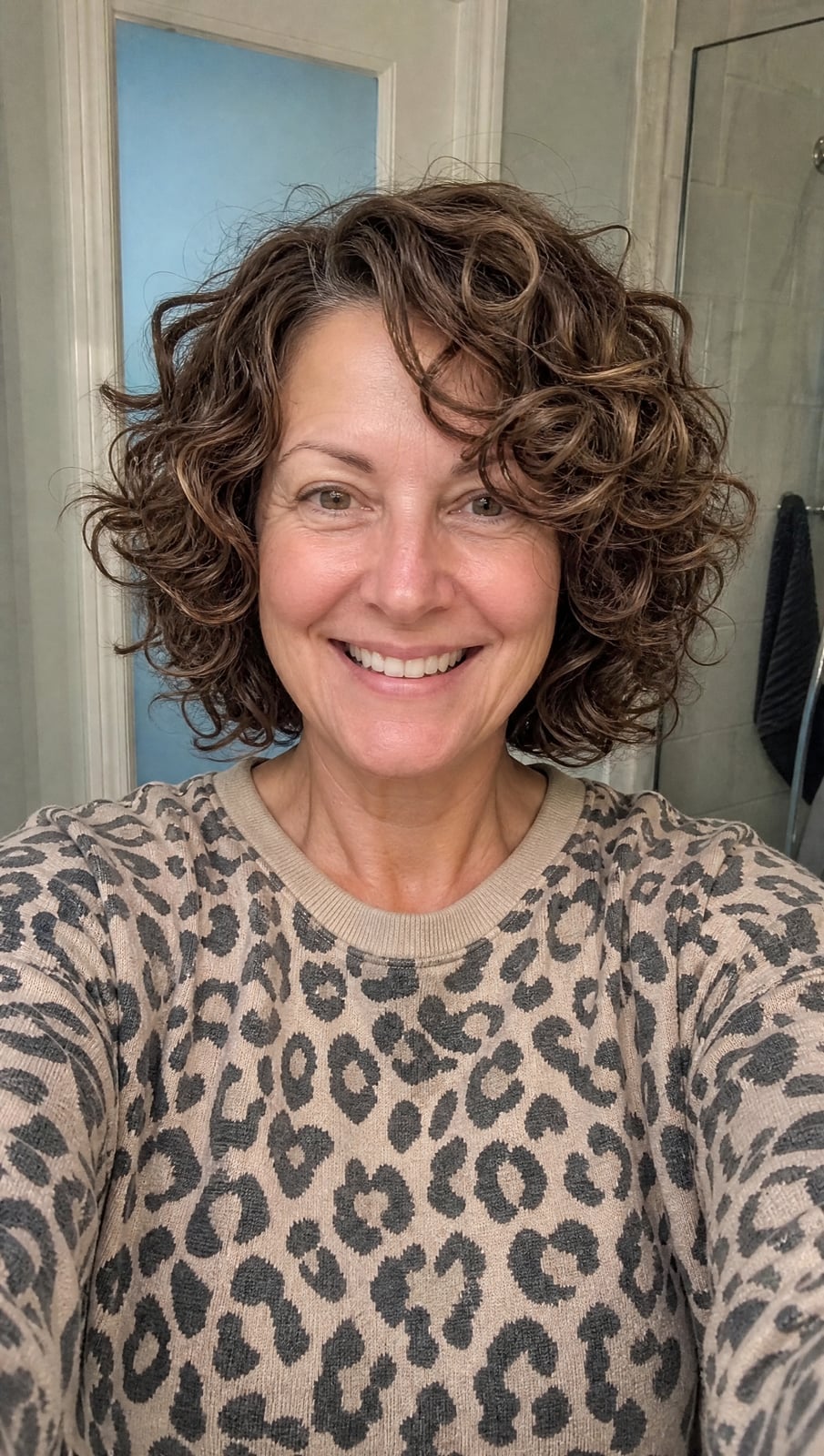 Collarbone Brown Bob Blonde Highlights Curtain Bangs Collarbone Brown Bob Blonde Highlights Curtain Bangs — Curly Bob