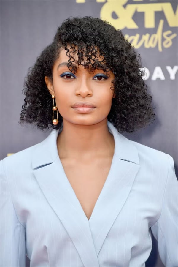 Collarbone Layered Hair With Curtain Bangs, Air Dried Collarbone Layered Hair With Curtain Bangs, Air Dried — Curly Haircuts