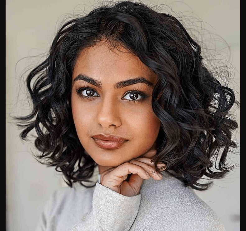 Collarbone Layered Bob With Curtain Bangs, Close-Up Take Collarbone Layered Bob With Curtain Bangs, Close-Up Take — Curly Haircuts