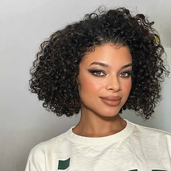 Chin Length Layered Bob With Defined Curls, Close-Up Take Chin Length Layered Bob With Defined Curls, Close-Up Take — Curly Haircuts