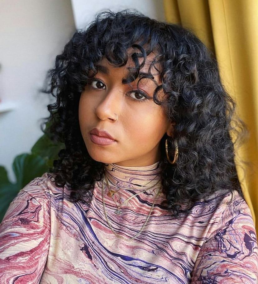 Collarbone Curly Shag With Blended Highlights Collarbone Curly Shag With Blended Highlights