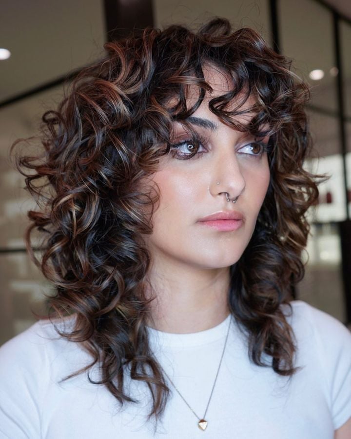 Collarbone Wolf Cut With Caramel Highlights — Curly Wolf Cut