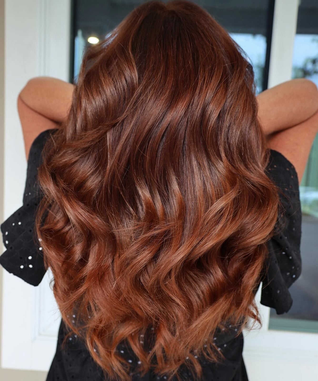 Mid-Back Layers Dark Auburn With Lighter Tones, Close-Up Take — Dark Auburn Hair