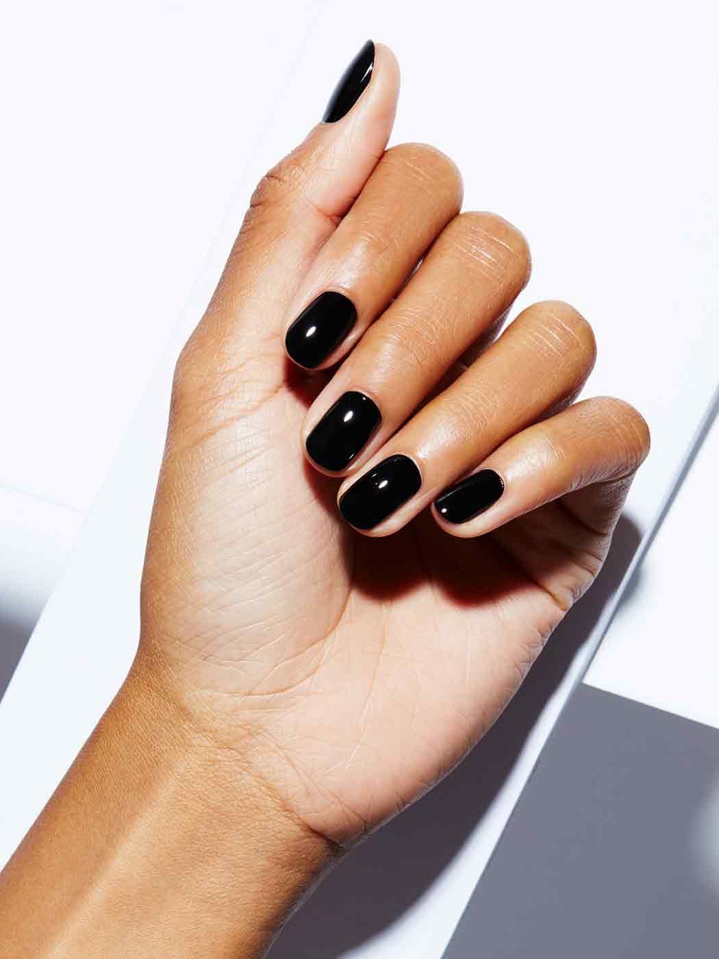 Short Oval High Gloss Black Nails — Dark Nails