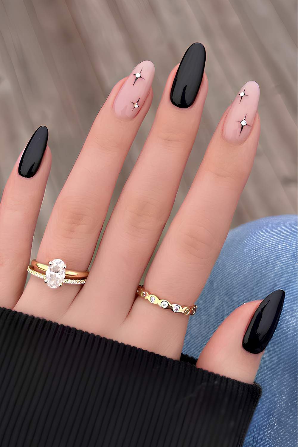 Short Almond Black and Nude Star Accent Nails — Dark Nails