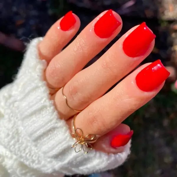 Short Squoval Vibrant Glossy Red Nails Short Squoval Vibrant Glossy Red Nails — Date Night Nails