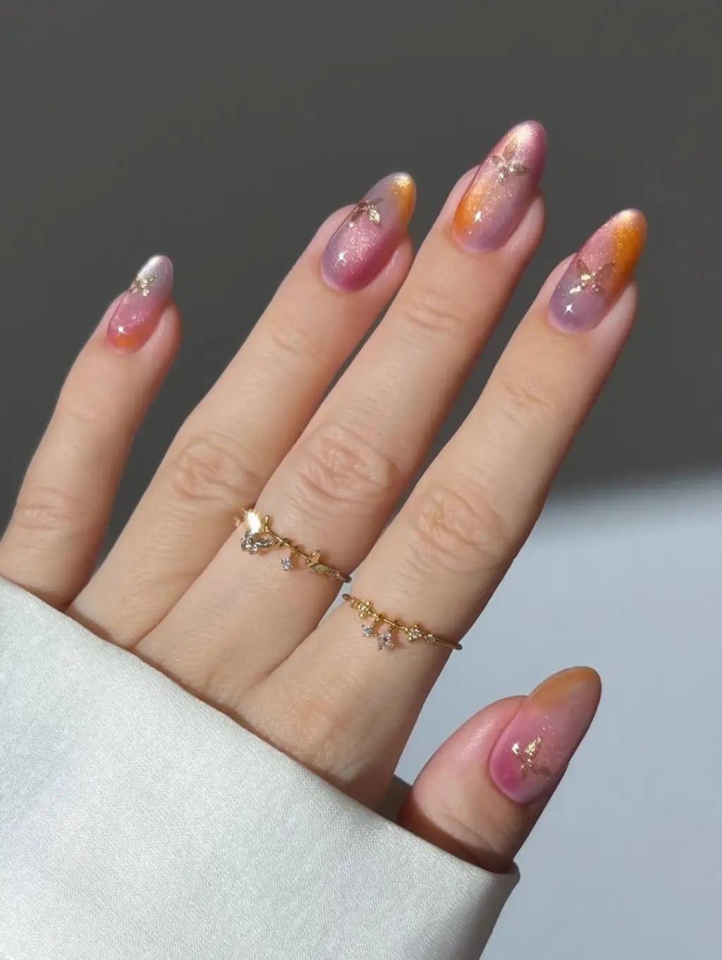 Gradient Cat-Eye Shimmer Almond Nails Gradient Cat-Eye Shimmer Almond Nails — Date Night Nails
