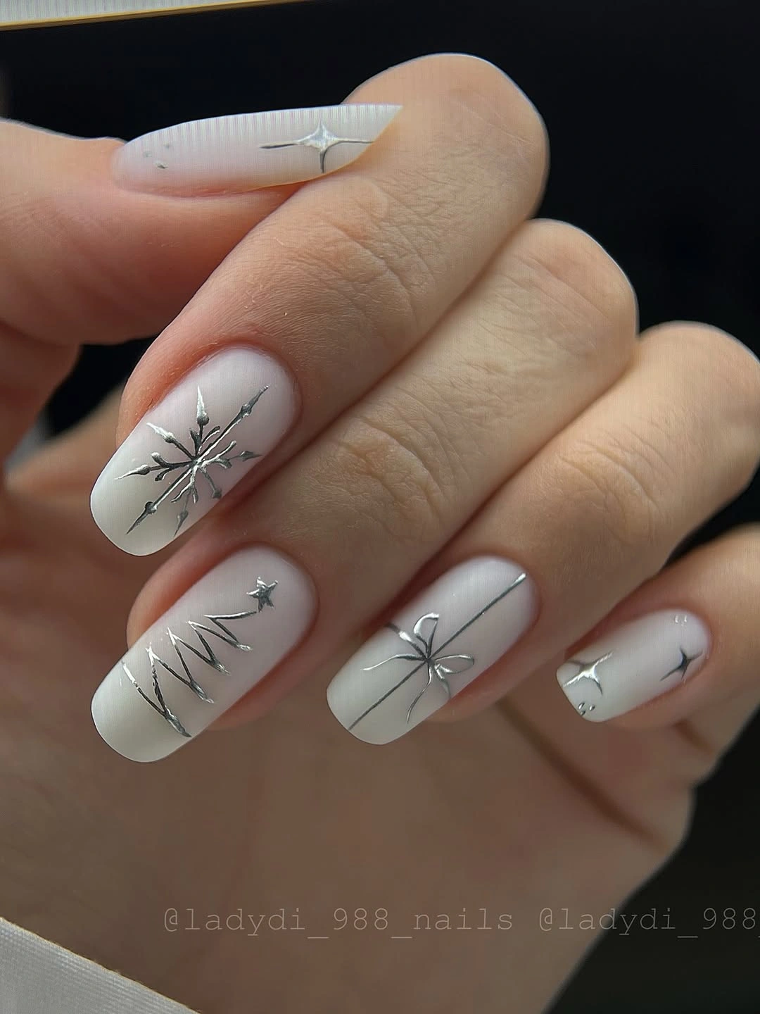 Pale ivory nails with silver snowflake tree bow and star decorations