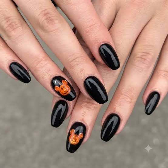 Glossy Black Short Oval with Pooh Faces Glossy Black Short Oval with Pooh Faces — Disney Nails