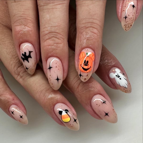 Medium Almond Halloween Disney Characters Medium Almond Halloween Disney Characters — Disney Nails