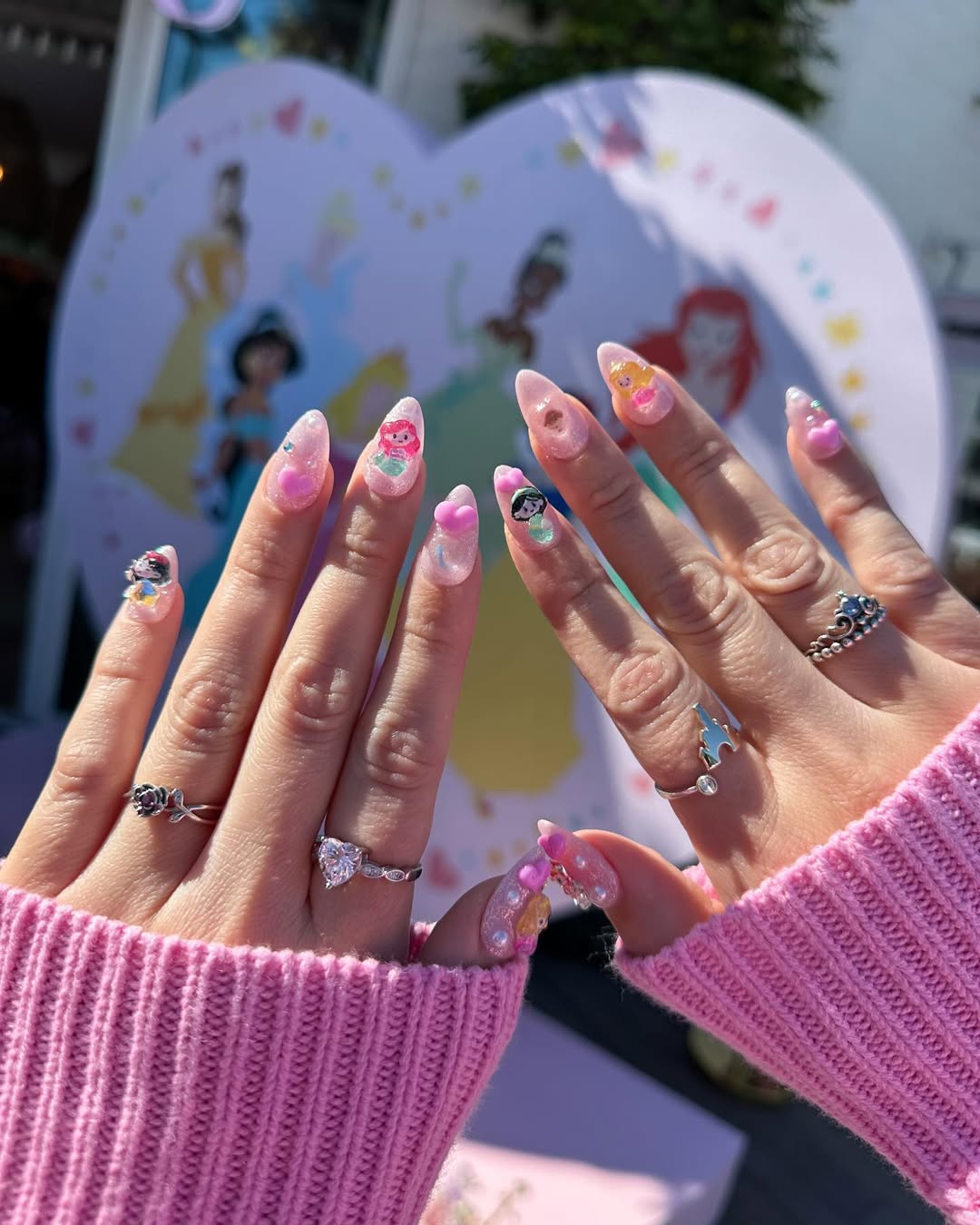 Short Almond Glitter with Princess Figures Short Almond Glitter with Princess Figures — Disney Nails