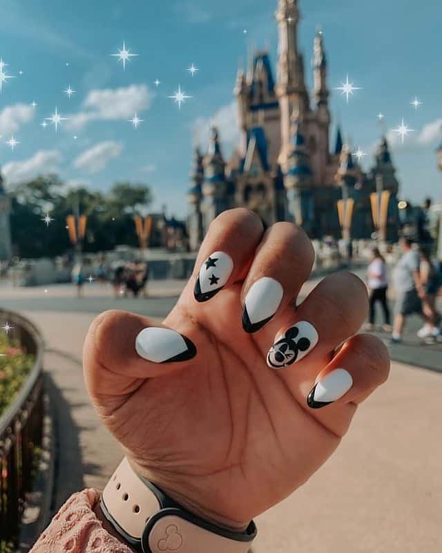 White Short Almond Nails with Mickey Silhouette White Short Almond Nails with Mickey Silhouette — Disney Nails