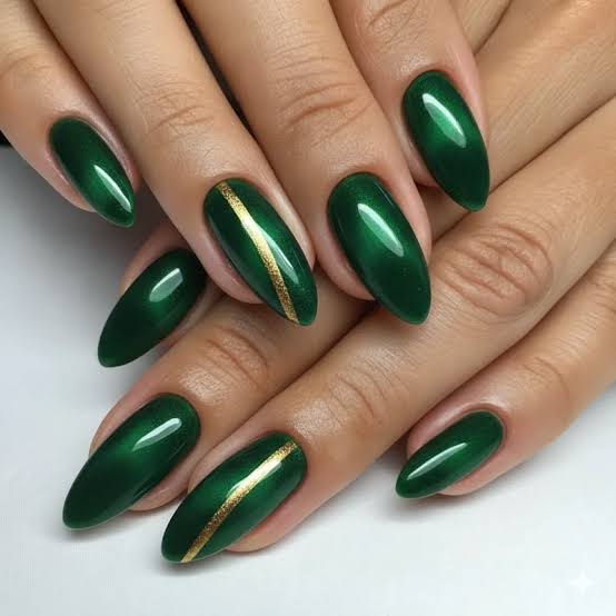 Medium Almond Emerald Chrome With Gold Stripe — Emerald Nails