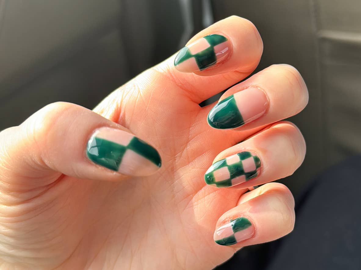 Medium Almond Emerald Pink Checkerboard — Emerald Nails