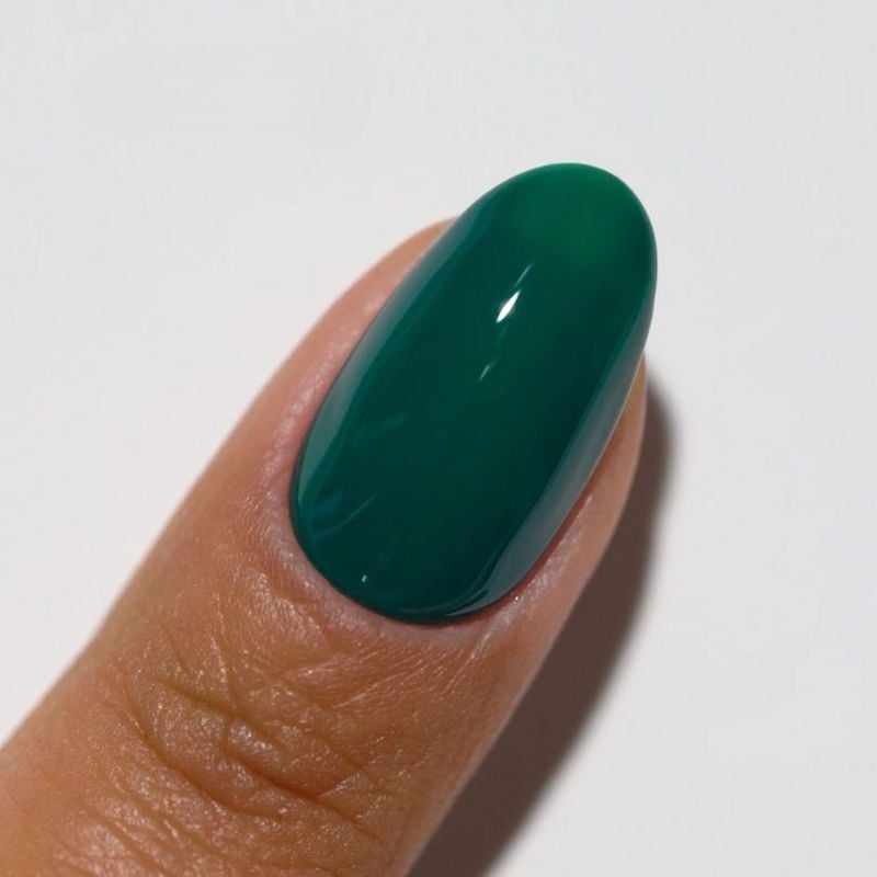 Short Oval Vibrant Deep Emerald Green Glossy — Emerald Nails