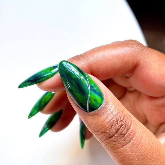 Long Stiletto Marbled Emerald With Silver Line — Emerald Nails