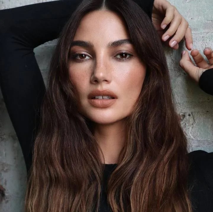 Dark Brown Base Fading to Lighter Brown Ends Dark Brown Base Fading to Lighter Brown Ends — Expensive Brunette
