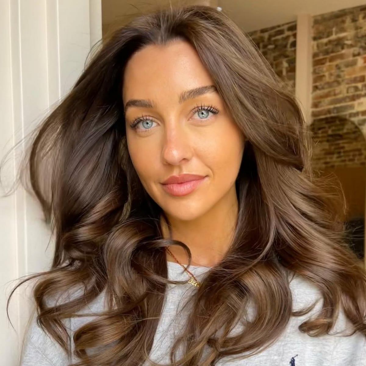 Rich Brunette With Subtle Warm Highlights and Glossy Finish Rich Brunette With Subtle Warm Highlights and Glossy Finish — Expensive Brunette
