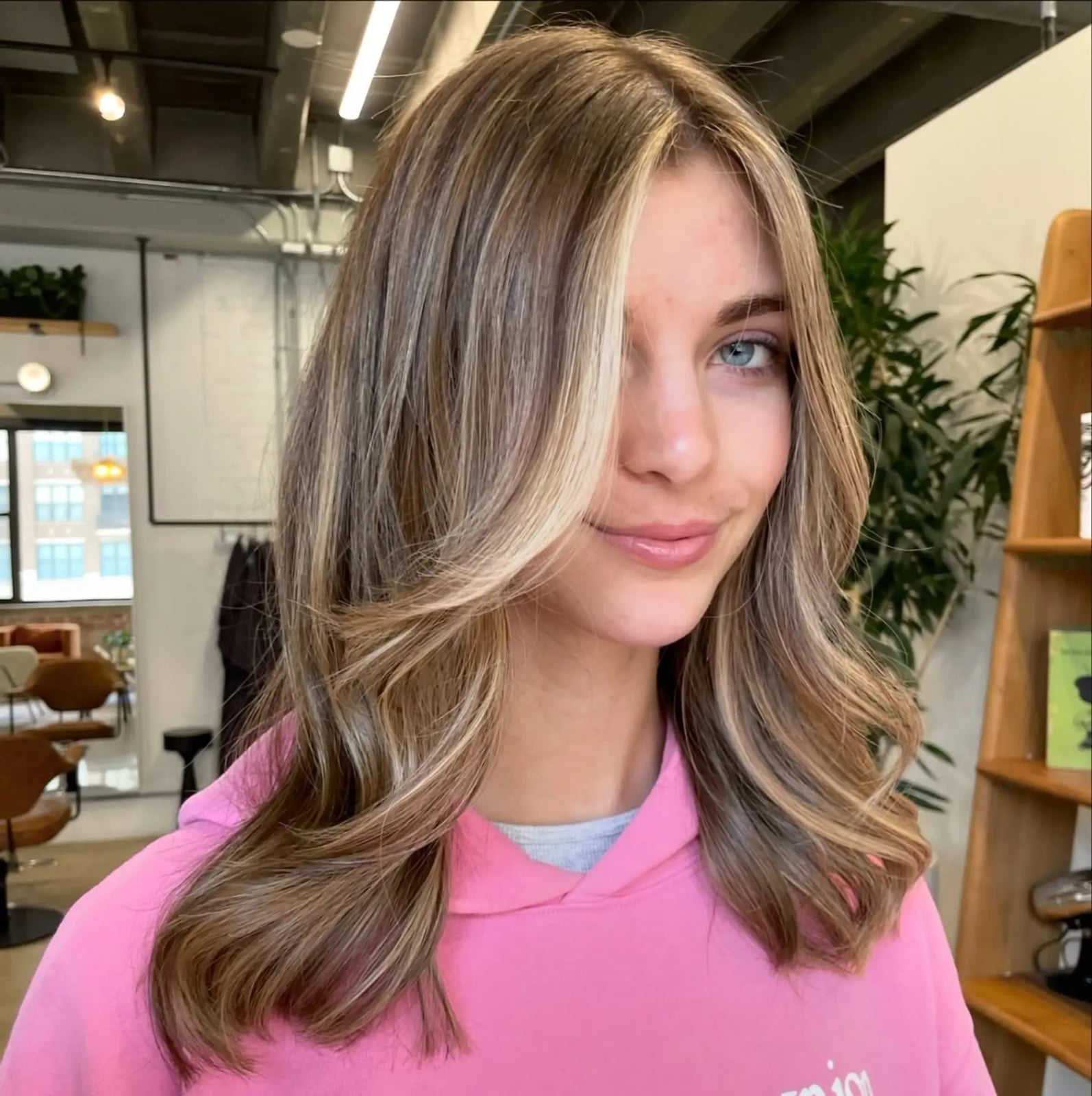 Collarbone Medium Blonde With Curtain Bangs — Face Framing Highlights