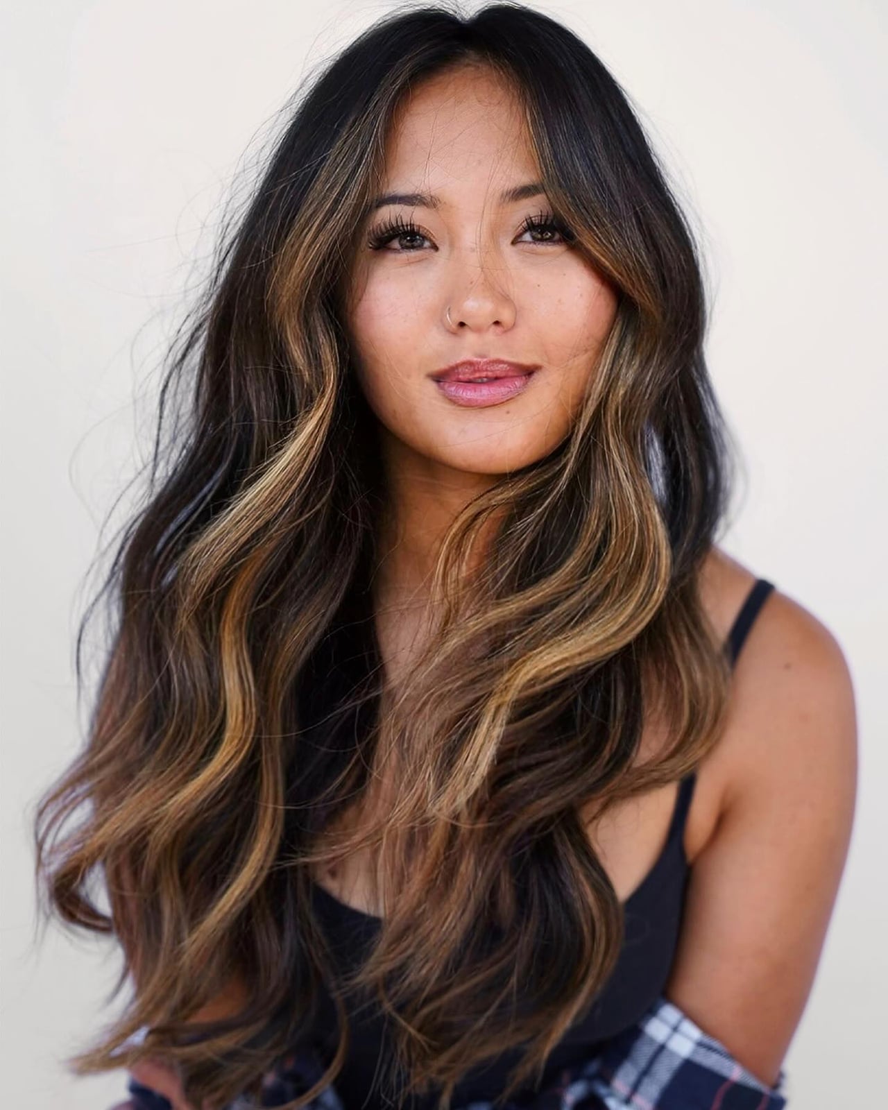 Long Wavy Hair With Blonde Face Framing — Face Framing Highlights