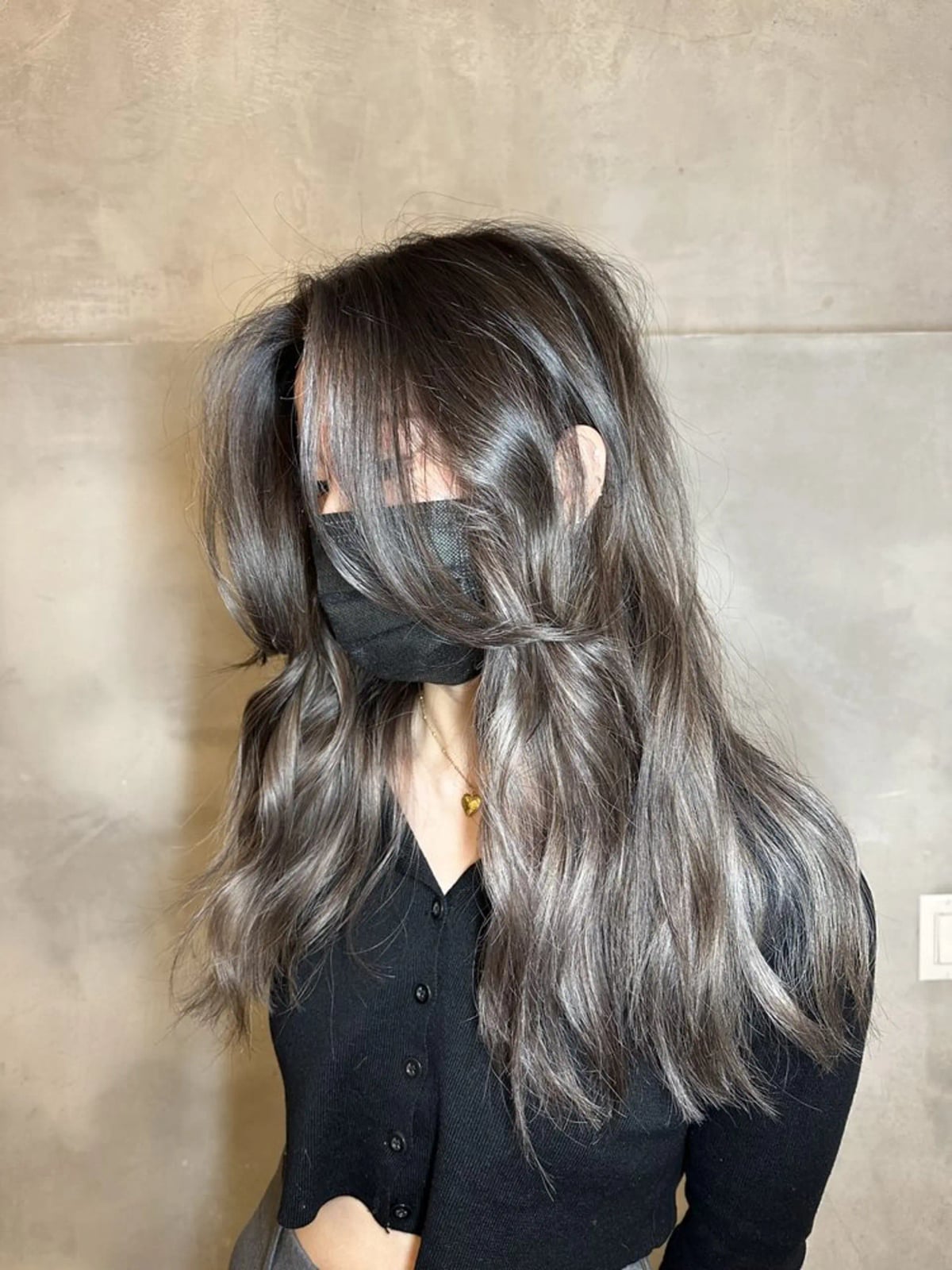 Collarbone Dark Brown With Subtle Gray Tones Collarbone Dark Brown With Subtle Gray Tones — Face Framing Layers